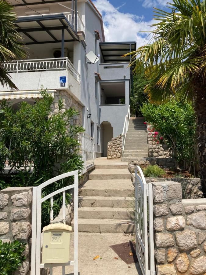 Apartment Jasna B Omisalj ภายนอก รูปภาพ